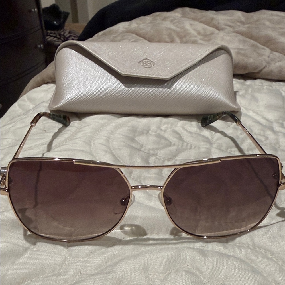 Kendra Scott Davie Gold Frame Sunglasses with Brown Gradient Lenses